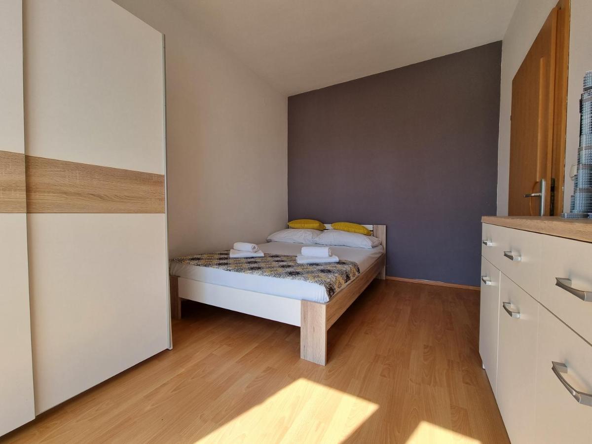 Apartment Wallot Novalja Exterior photo